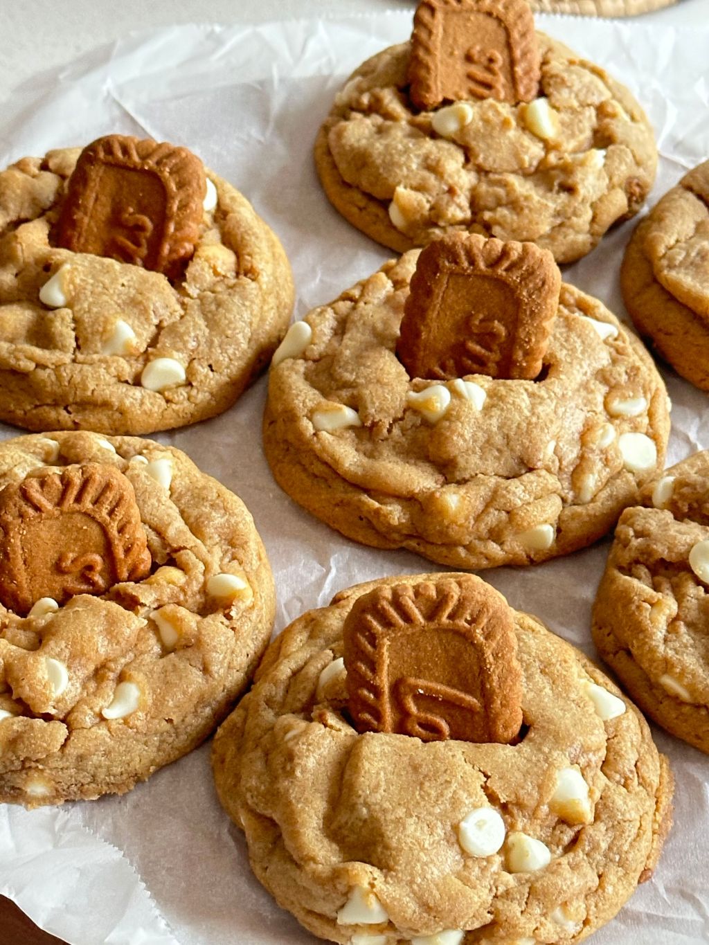 Biscoff and White Chip Cookies (Crumbl&nbsp;Inspired)