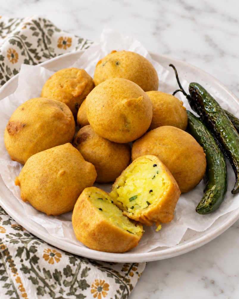 Batata Vada (Potato balls with chickpea&nbsp;coating)