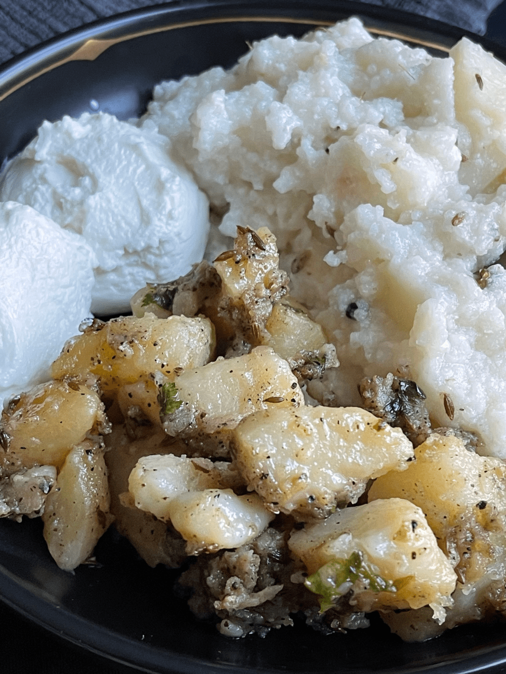 Farari Mari Batata Nu Shaak         (Black Pepper and Potato&nbsp;Stir-Fry)