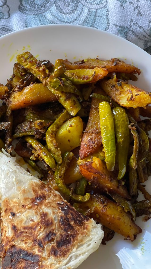 Ghiloda Batata nu shaak (Tindora or Ivy Gourd&nbsp;Stir-fry)
