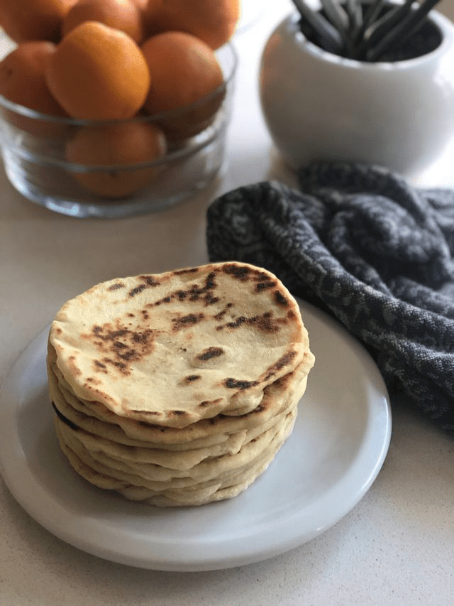 Khameer wari Rotli (Pan Fried Yeasted&nbsp;Naans)