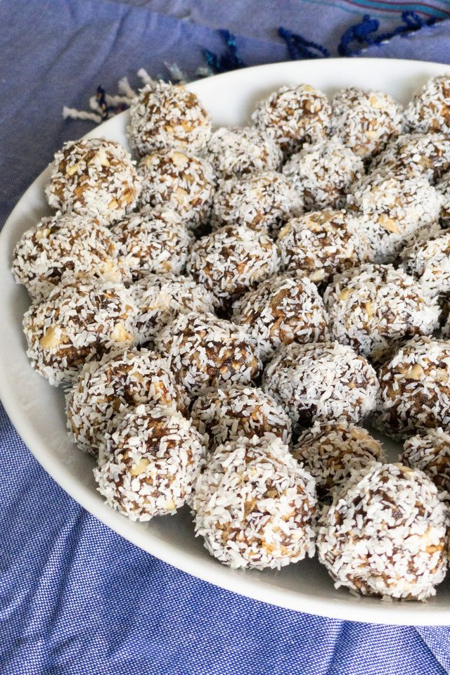 Mum’s Chokito (Date-Nuts-Rice Krispie- Chocolate and Coconut&nbsp;Balls)